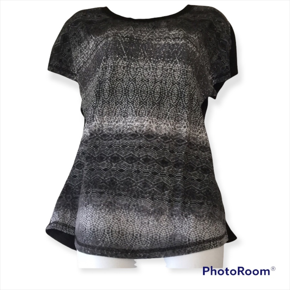 🛍 Exercise Top Black Patterned Size Large **3 for $15**